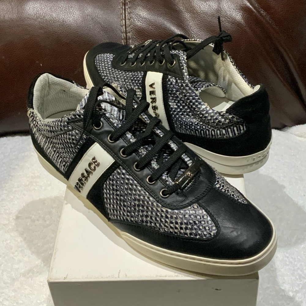NIB $800 VERSACE Snake Skin White Leather